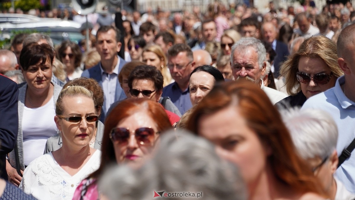 Procesja Bożego Ciała 2025 w kościele pw. Nawiedzenia NMP [19.06.2026] - zdjęcie #272 - eOstroleka.pl