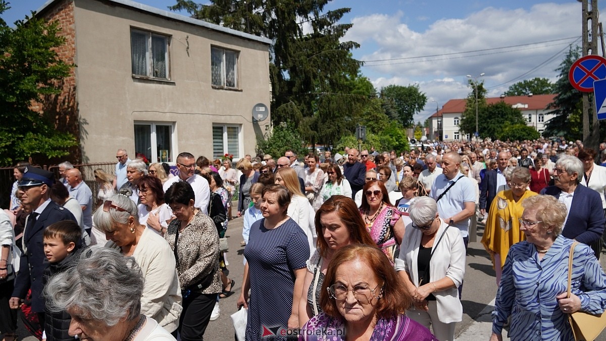 Procesja Bożego Ciała 2025 w kościele pw. Nawiedzenia NMP [19.06.2026] - zdjęcie #264 - eOstroleka.pl