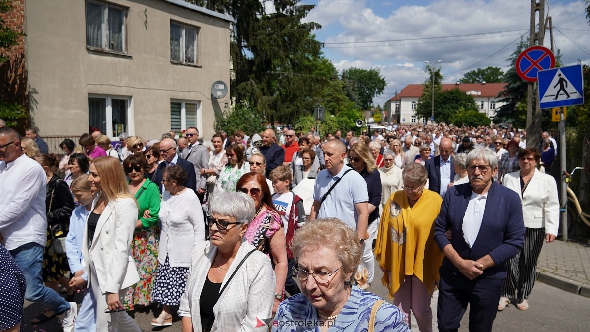 Procesja Bożego Ciała 2025 w kościele pw. Nawiedzenia NMP [19.06.2026] - zdjęcie #262 - eOstroleka.pl