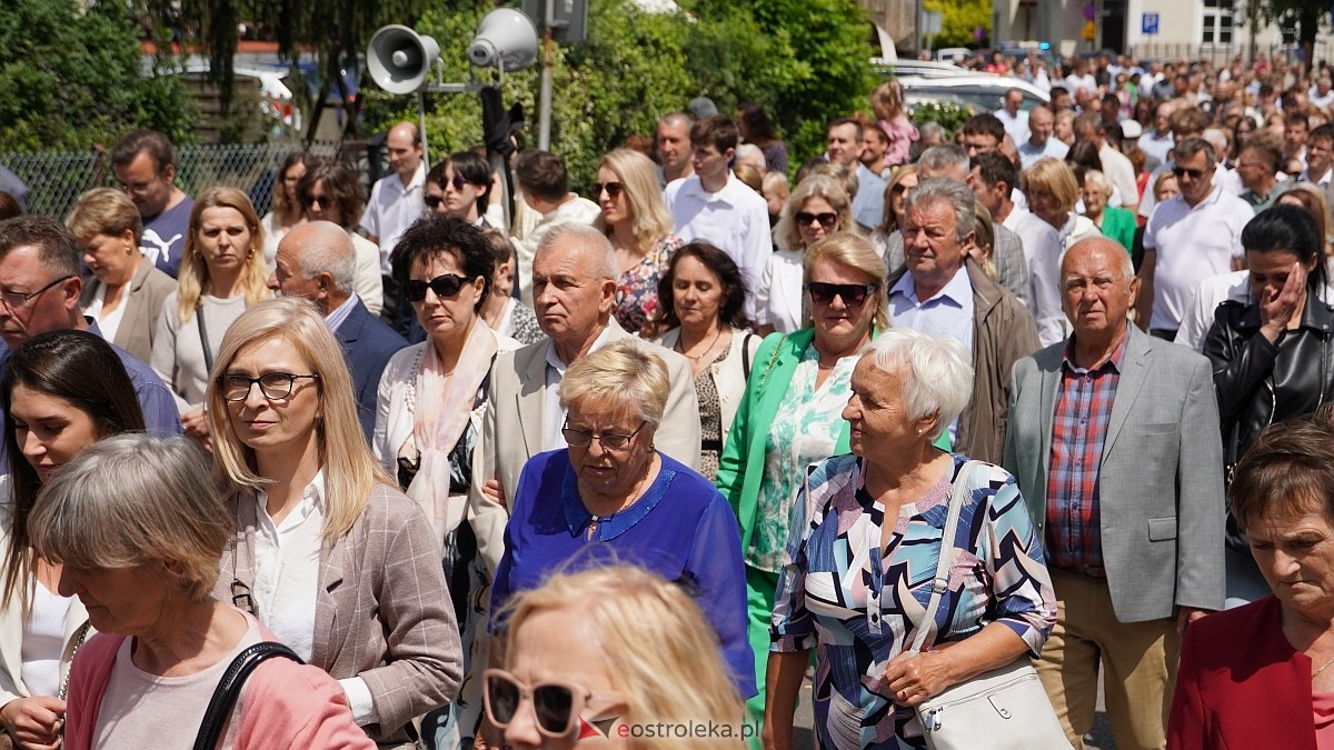 Procesja Bożego Ciała 2025 w kościele pw. Nawiedzenia NMP [19.06.2026] - zdjęcie #258 - eOstroleka.pl