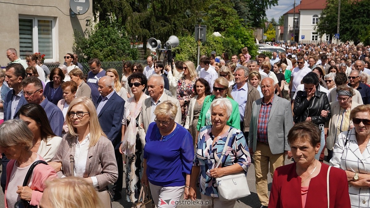 Procesja Bożego Ciała 2025 w kościele pw. Nawiedzenia NMP [19.06.2026] - zdjęcie #255 - eOstroleka.pl