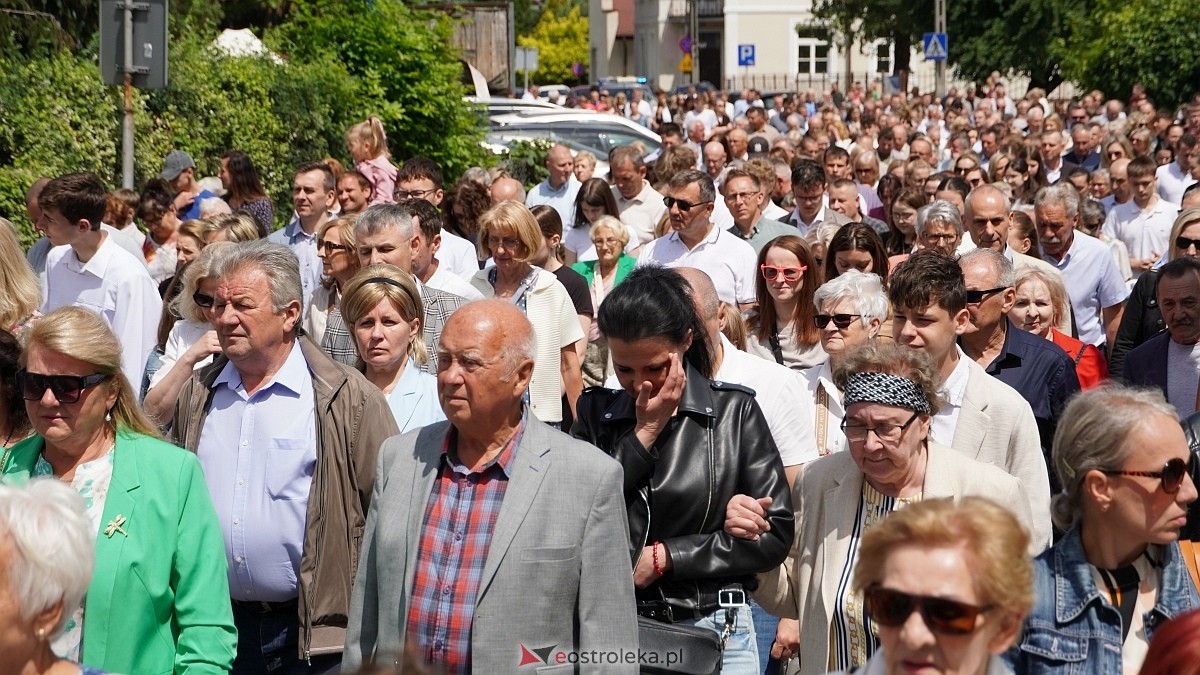 Procesja Bożego Ciała 2025 w kościele pw. Nawiedzenia NMP [19.06.2026] - zdjęcie #254 - eOstroleka.pl