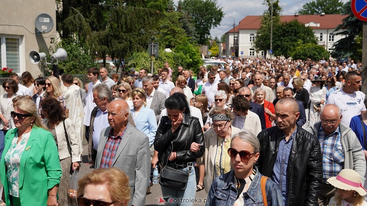Procesja Bożego Ciała 2025 w kościele pw. Nawiedzenia NMP [19.06.2026] - zdjęcie #252 - eOstroleka.pl