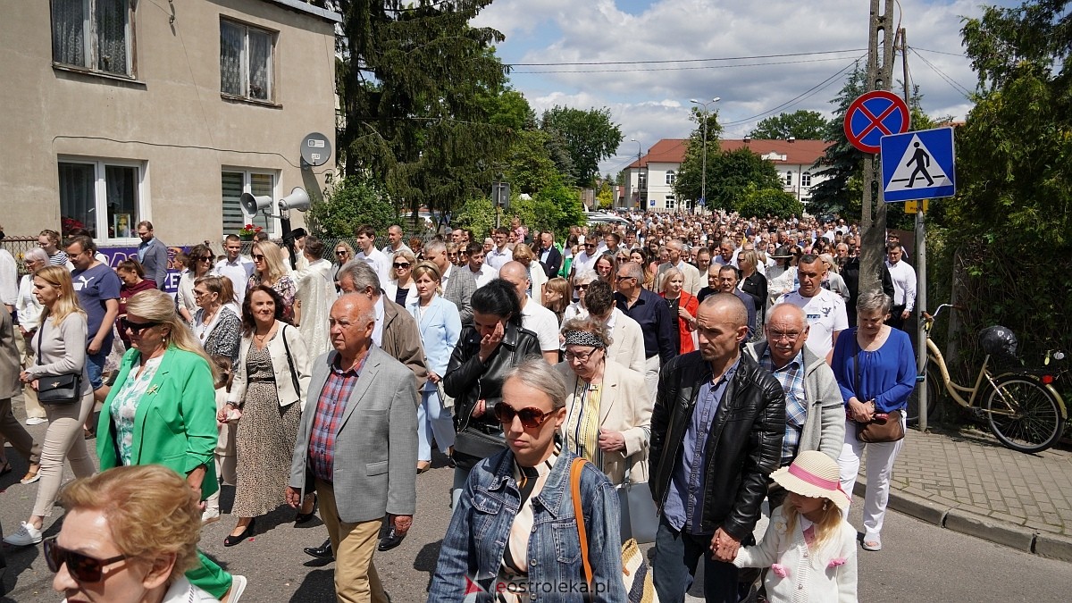 Procesja Bożego Ciała 2025 w kościele pw. Nawiedzenia NMP [19.06.2026] - zdjęcie #251 - eOstroleka.pl