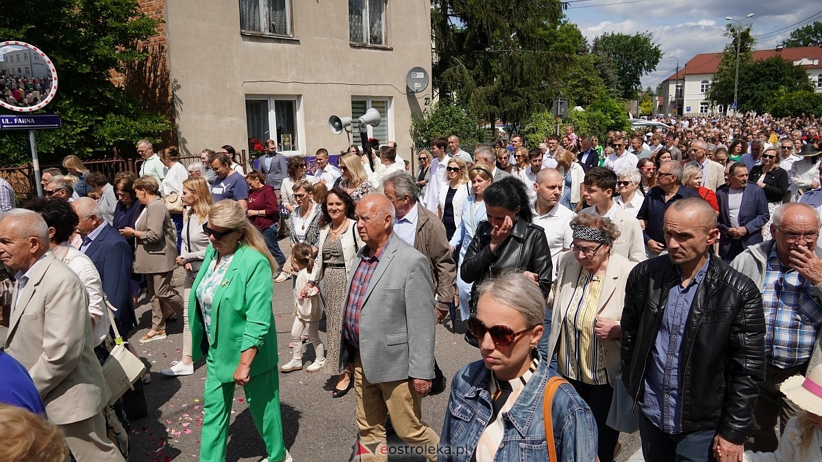 Procesja Bożego Ciała 2025 w kościele pw. Nawiedzenia NMP [19.06.2026] - zdjęcie #250 - eOstroleka.pl