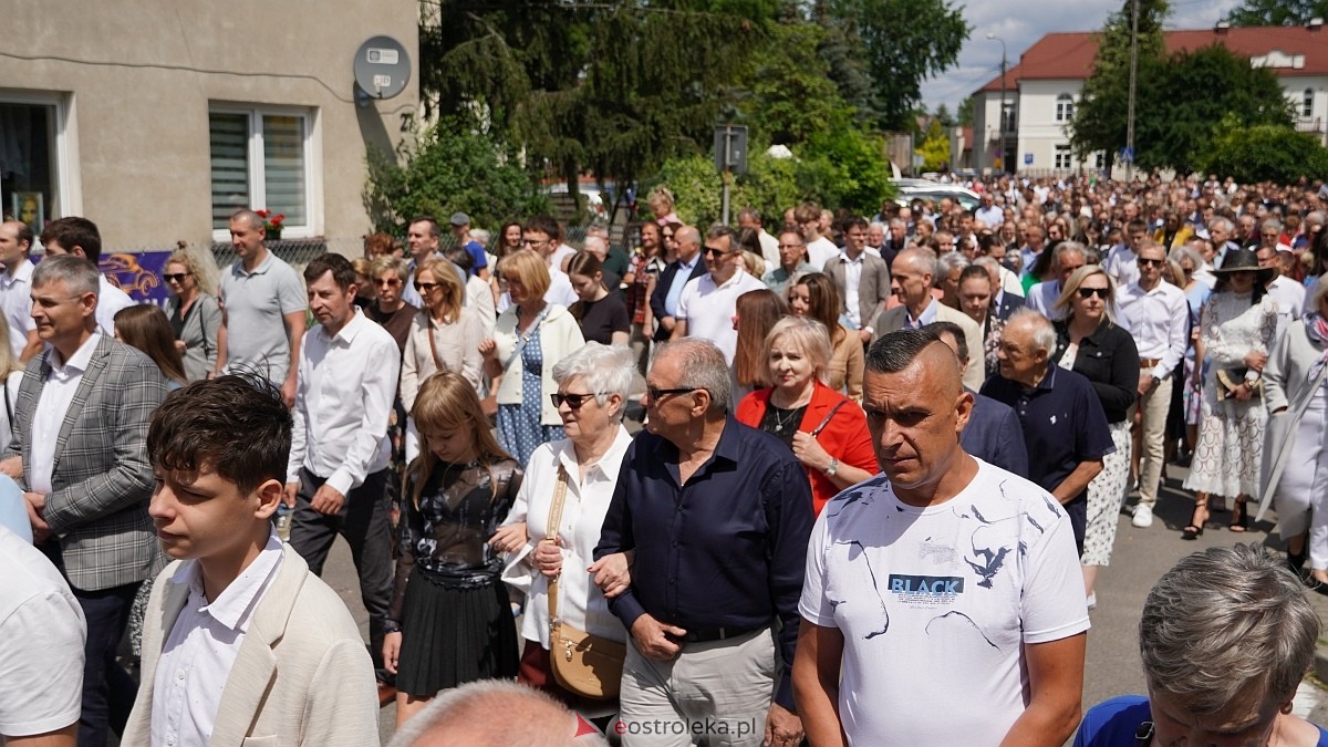 Procesja Bożego Ciała 2025 w kościele pw. Nawiedzenia NMP [19.06.2026] - zdjęcie #247 - eOstroleka.pl