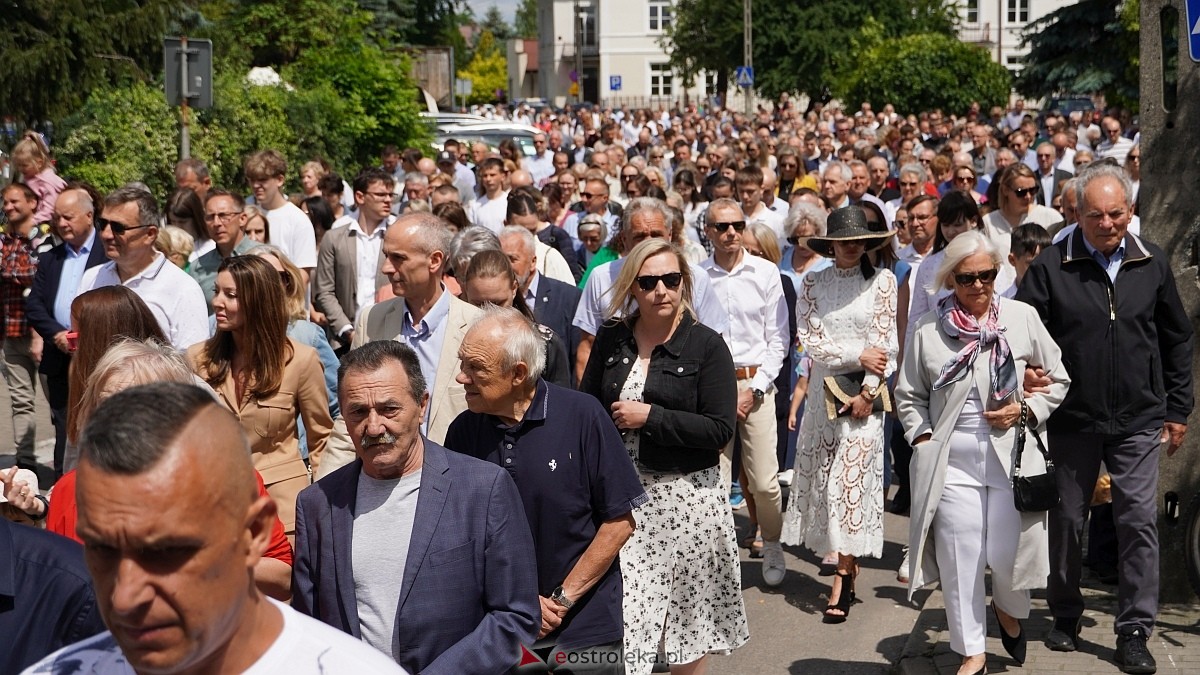Procesja Bożego Ciała 2025 w kościele pw. Nawiedzenia NMP [19.06.2026] - zdjęcie #246 - eOstroleka.pl