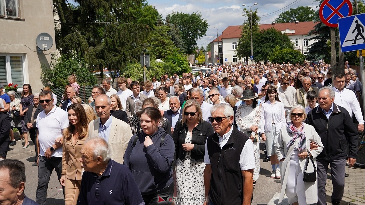 Procesja Bożego Ciała 2025 w kościele pw. Nawiedzenia NMP [19.06.2026] - zdjęcie #243 - eOstroleka.pl