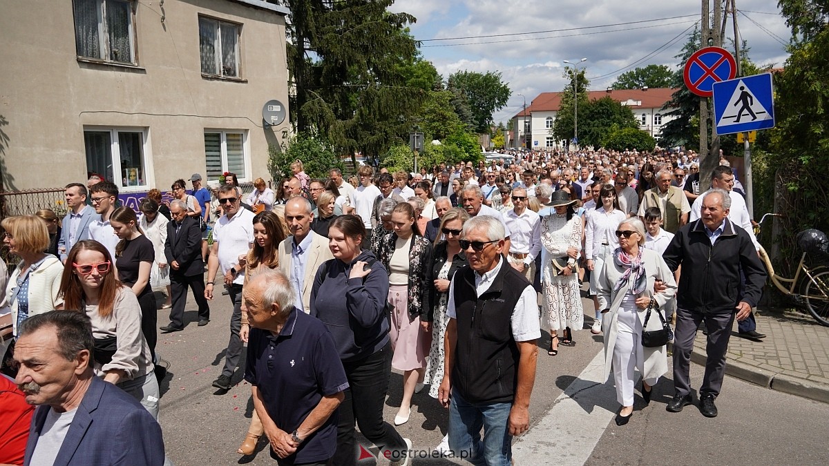 Procesja Bożego Ciała 2025 w kościele pw. Nawiedzenia NMP [19.06.2026] - zdjęcie #242 - eOstroleka.pl