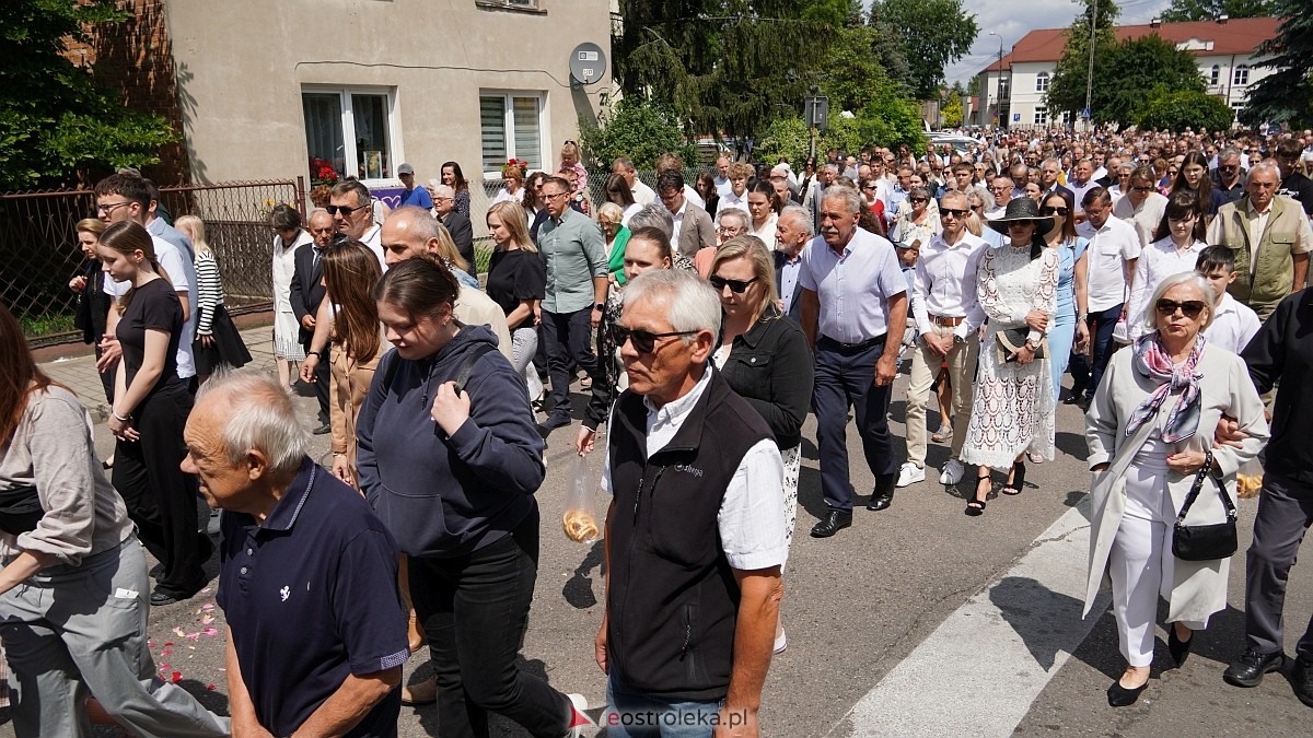 Procesja Bożego Ciała 2025 w kościele pw. Nawiedzenia NMP [19.06.2026] - zdjęcie #240 - eOstroleka.pl