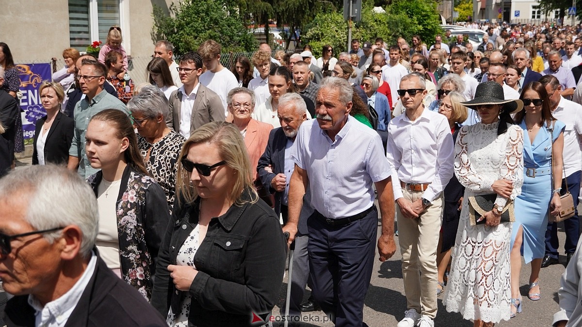 Procesja Bożego Ciała 2025 w kościele pw. Nawiedzenia NMP [19.06.2026] - zdjęcie #239 - eOstroleka.pl