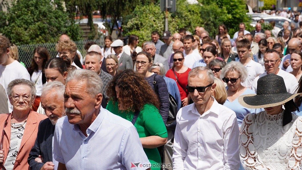 Procesja Bożego Ciała 2025 w kościele pw. Nawiedzenia NMP [19.06.2026] - zdjęcie #238 - eOstroleka.pl