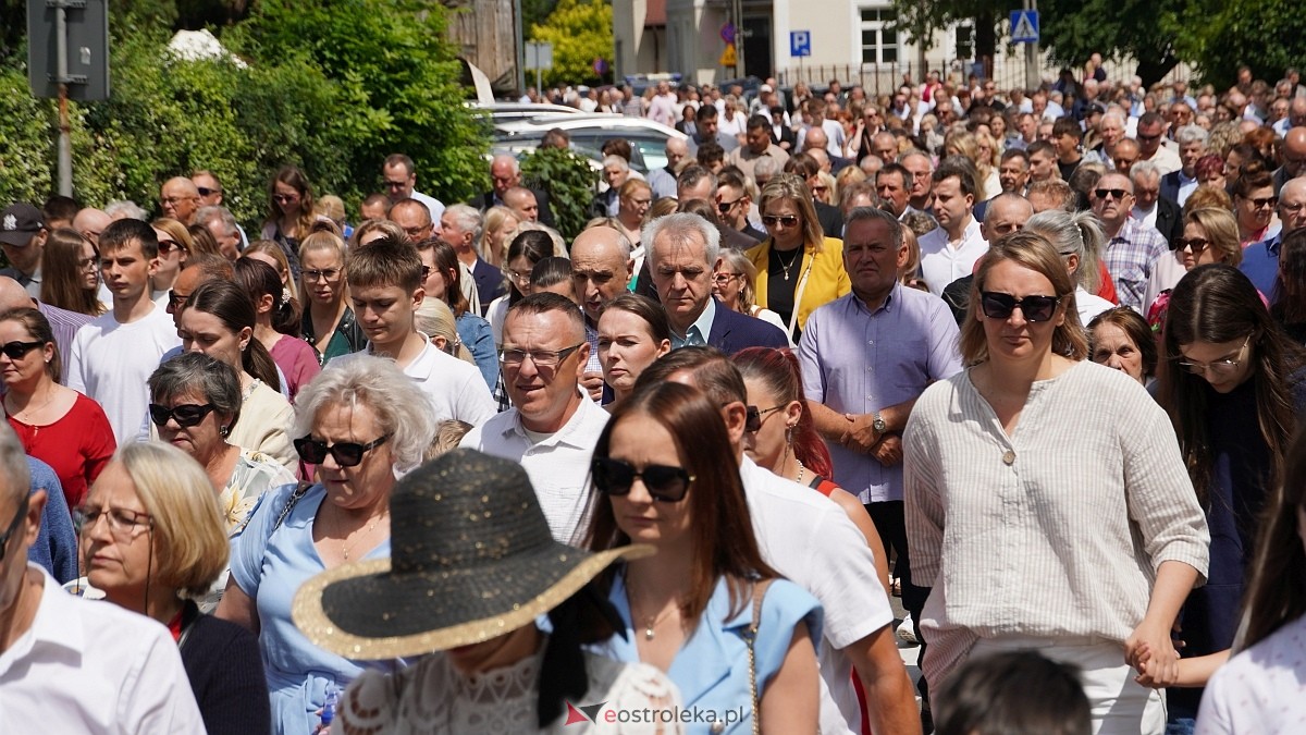 Procesja Bożego Ciała 2025 w kościele pw. Nawiedzenia NMP [19.06.2026] - zdjęcie #237 - eOstroleka.pl