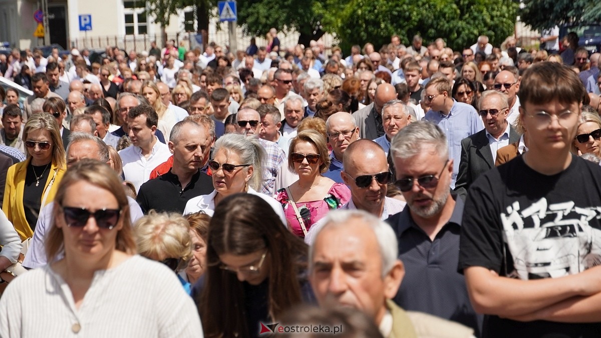 Procesja Bożego Ciała 2025 w kościele pw. Nawiedzenia NMP [19.06.2026] - zdjęcie #235 - eOstroleka.pl