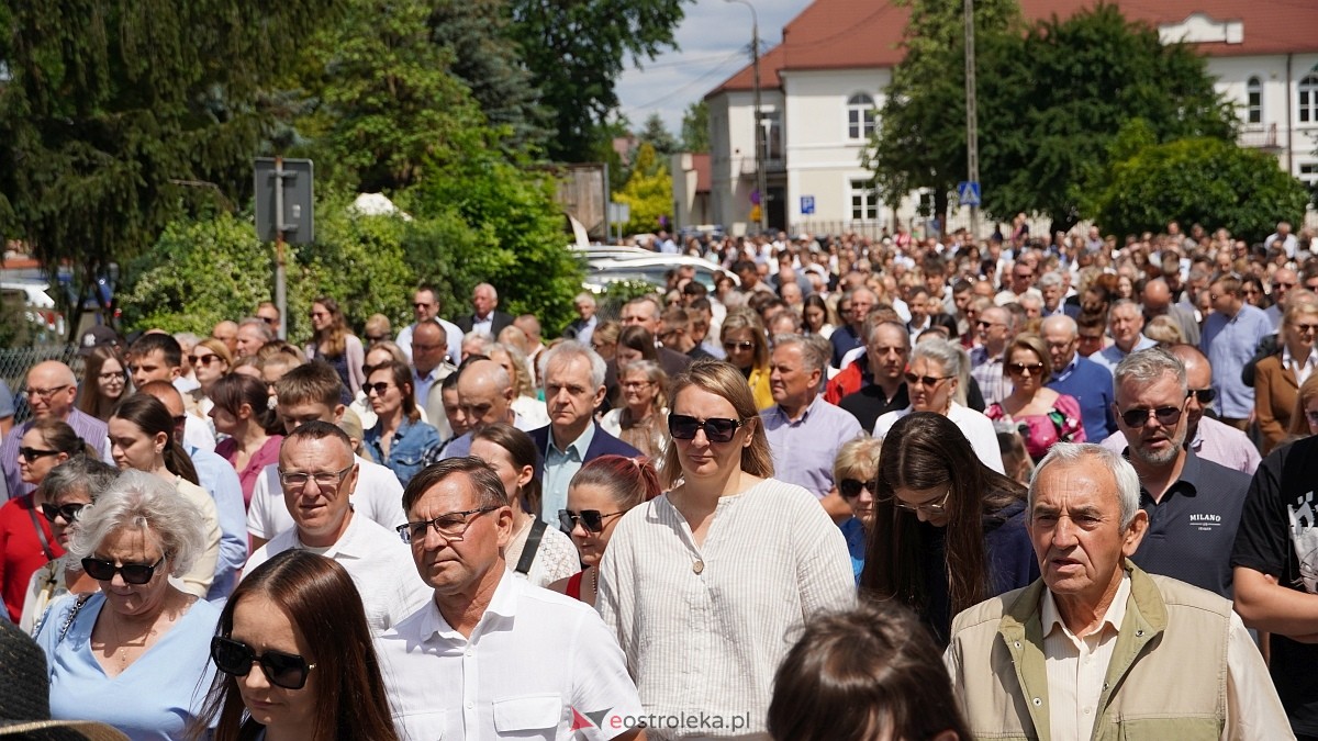 Procesja Bożego Ciała 2025 w kościele pw. Nawiedzenia NMP [19.06.2026] - zdjęcie #234 - eOstroleka.pl