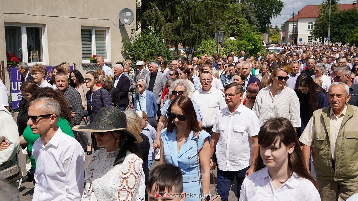 Procesja Bożego Ciała 2025 w kościele pw. Nawiedzenia NMP [19.06.2026] - zdjęcie #233 - eOstroleka.pl