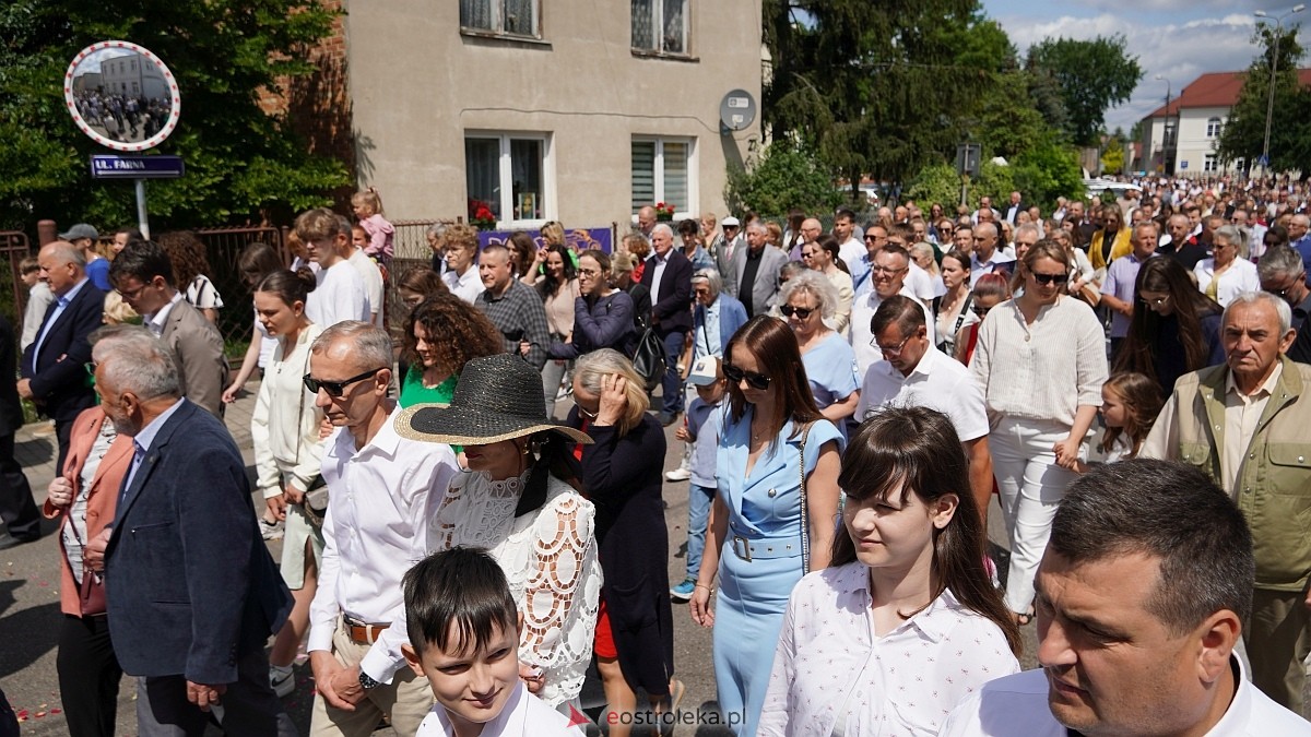 Procesja Bożego Ciała 2025 w kościele pw. Nawiedzenia NMP [19.06.2026] - zdjęcie #232 - eOstroleka.pl