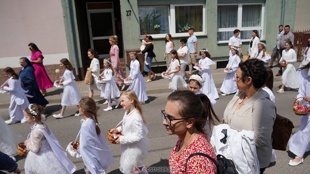 Procesja Bożego Ciała 2025 w kościele pw. Nawiedzenia NMP [19.06.2026] - zdjęcie #231 - eOstroleka.pl