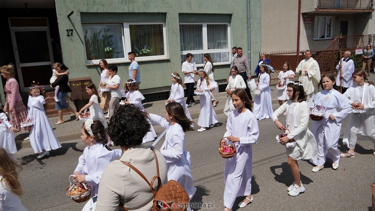 Procesja Bożego Ciała 2025 w kościele pw. Nawiedzenia NMP [19.06.2026] - zdjęcie #230 - eOstroleka.pl