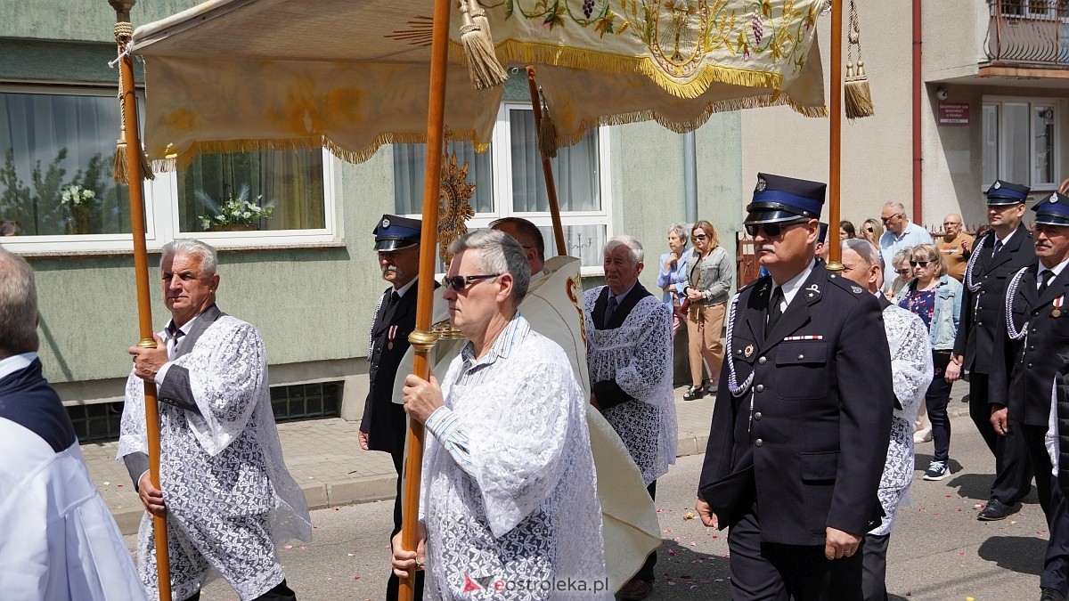 Procesja Bożego Ciała 2025 w kościele pw. Nawiedzenia NMP [19.06.2026] - zdjęcie #224 - eOstroleka.pl
