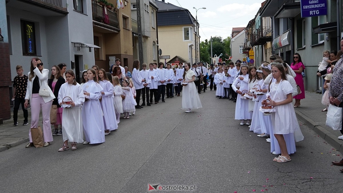 Procesja Bożego Ciała 2025 w kościele pw. Nawiedzenia NMP [19.06.2026] - zdjęcie #220 - eOstroleka.pl
