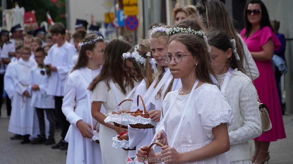 Procesja Bożego Ciała 2025 w kościele pw. Nawiedzenia NMP [19.06.2026] - zdjęcie #219 - eOstroleka.pl