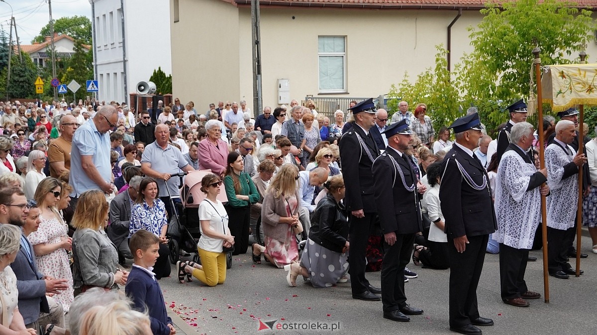 Procesja Bożego Ciała 2025 w kościele pw. Nawiedzenia NMP [19.06.2026] - zdjęcie #208 - eOstroleka.pl