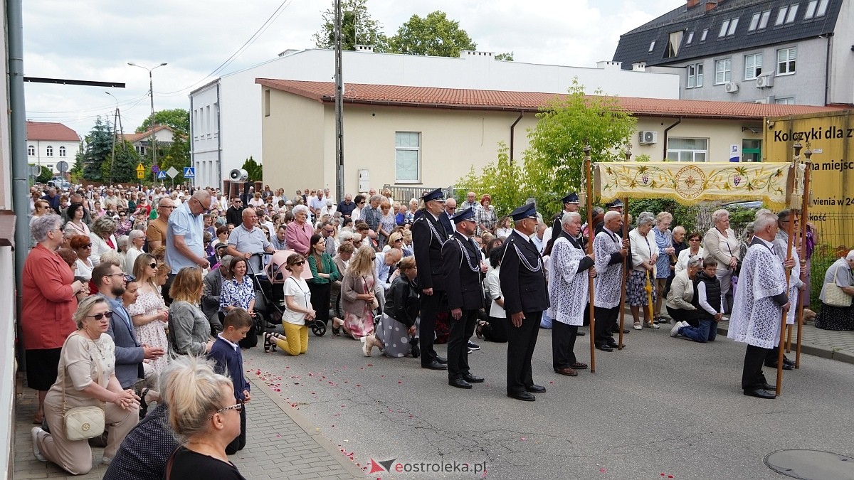 Procesja Bożego Ciała 2025 w kościele pw. Nawiedzenia NMP [19.06.2026] - zdjęcie #205 - eOstroleka.pl