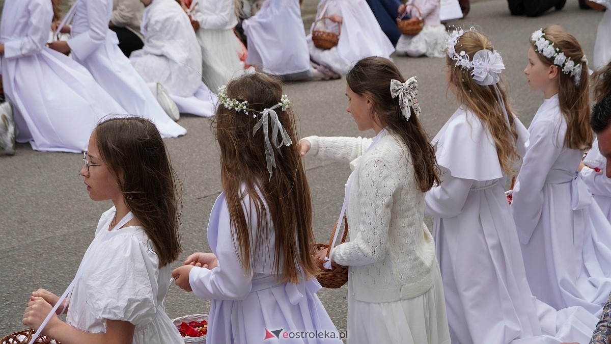 Procesja Bożego Ciała 2025 w kościele pw. Nawiedzenia NMP [19.06.2026] - zdjęcie #203 - eOstroleka.pl