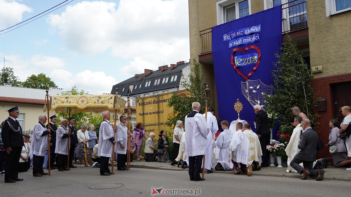 Procesja Bożego Ciała 2025 w kościele pw. Nawiedzenia NMP [19.06.2026] - zdjęcie #199 - eOstroleka.pl