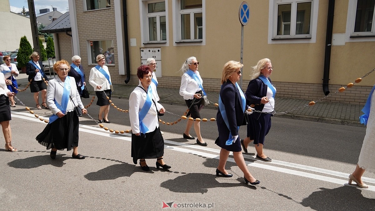 Procesja Bożego Ciała 2025 w kościele pw. Nawiedzenia NMP [19.06.2026] - zdjęcie #194 - eOstroleka.pl