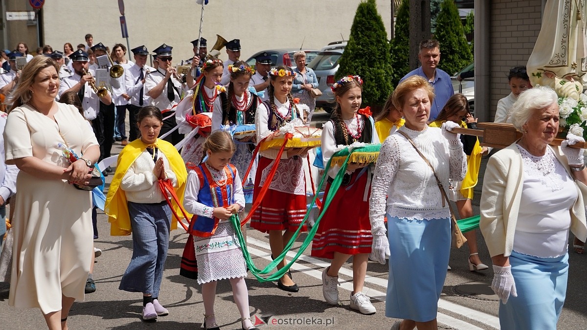 Procesja Bożego Ciała 2025 w kościele pw. Nawiedzenia NMP [19.06.2026] - zdjęcie #188 - eOstroleka.pl