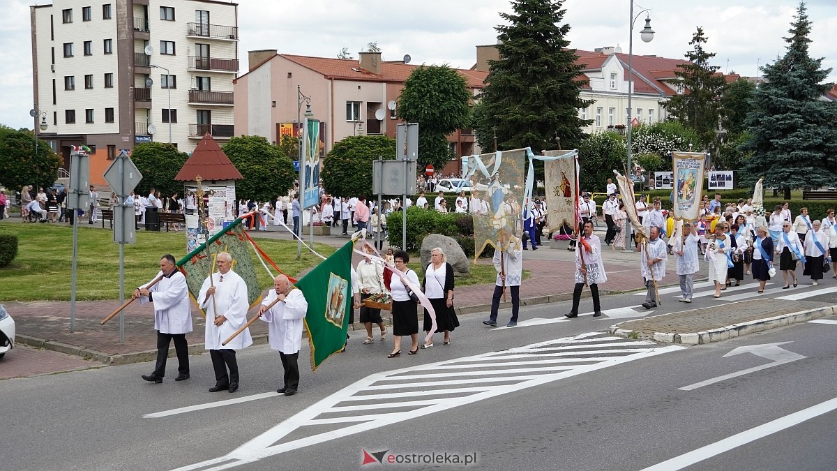 Procesja Bożego Ciała 2025 w kościele pw. Nawiedzenia NMP [19.06.2026] - zdjęcie #183 - eOstroleka.pl