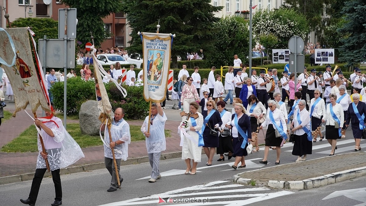 Procesja Bożego Ciała 2025 w kościele pw. Nawiedzenia NMP [19.06.2026] - zdjęcie #177 - eOstroleka.pl