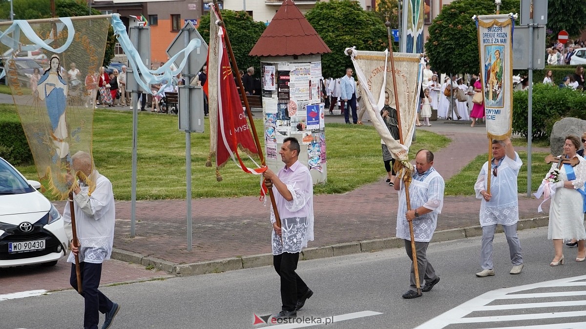 Procesja Bożego Ciała 2025 w kościele pw. Nawiedzenia NMP [19.06.2026] - zdjęcie #174 - eOstroleka.pl