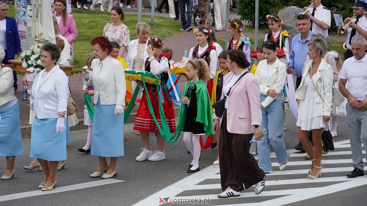 Procesja Bożego Ciała 2025 w kościele pw. Nawiedzenia NMP [19.06.2026] - zdjęcie #172 - eOstroleka.pl