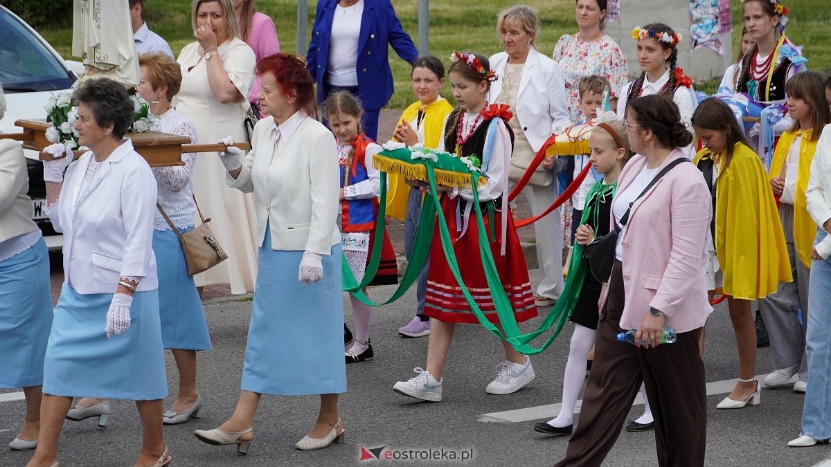 Procesja Bożego Ciała 2025 w kościele pw. Nawiedzenia NMP [19.06.2026] - zdjęcie #170 - eOstroleka.pl