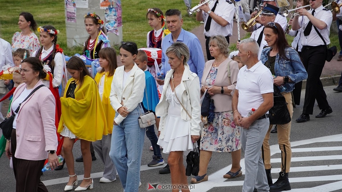 Procesja Bożego Ciała 2025 w kościele pw. Nawiedzenia NMP [19.06.2026] - zdjęcie #169 - eOstroleka.pl