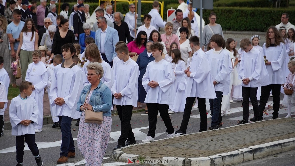 Procesja Bożego Ciała 2025 w kościele pw. Nawiedzenia NMP [19.06.2026] - zdjęcie #165 - eOstroleka.pl