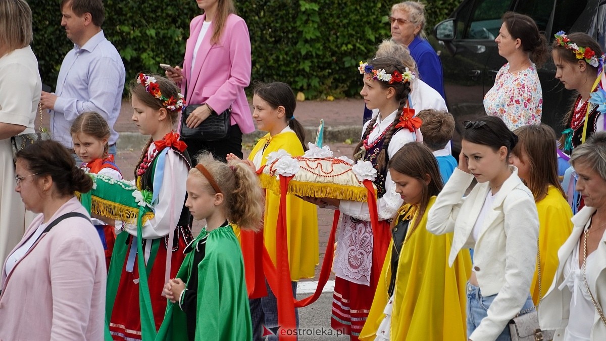 Procesja Bożego Ciała 2025 w kościele pw. Nawiedzenia NMP [19.06.2026] - zdjęcie #163 - eOstroleka.pl