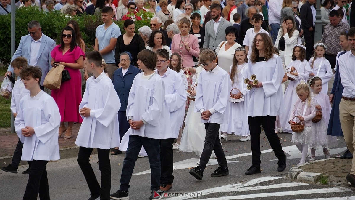 Procesja Bożego Ciała 2025 w kościele pw. Nawiedzenia NMP [19.06.2026] - zdjęcie #161 - eOstroleka.pl