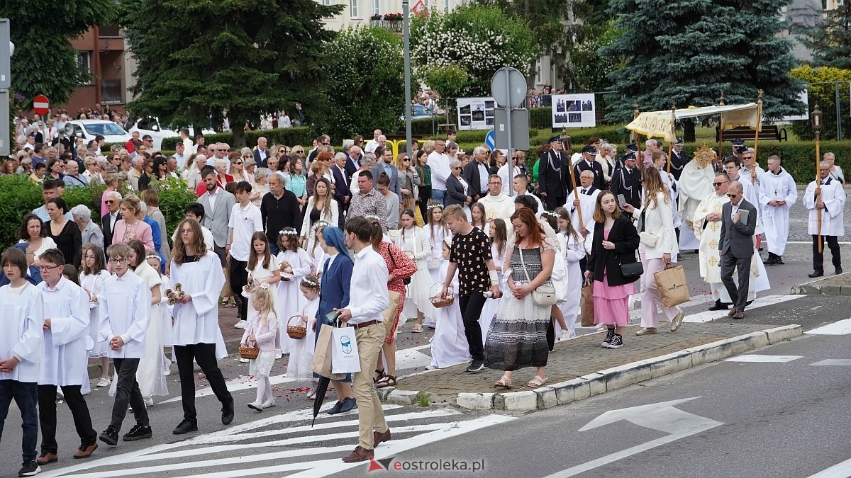 Procesja Bożego Ciała 2025 w kościele pw. Nawiedzenia NMP [19.06.2026] - zdjęcie #160 - eOstroleka.pl
