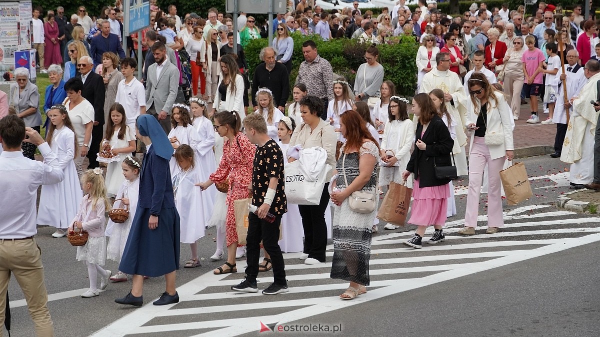 Procesja Bożego Ciała 2025 w kościele pw. Nawiedzenia NMP [19.06.2026] - zdjęcie #159 - eOstroleka.pl