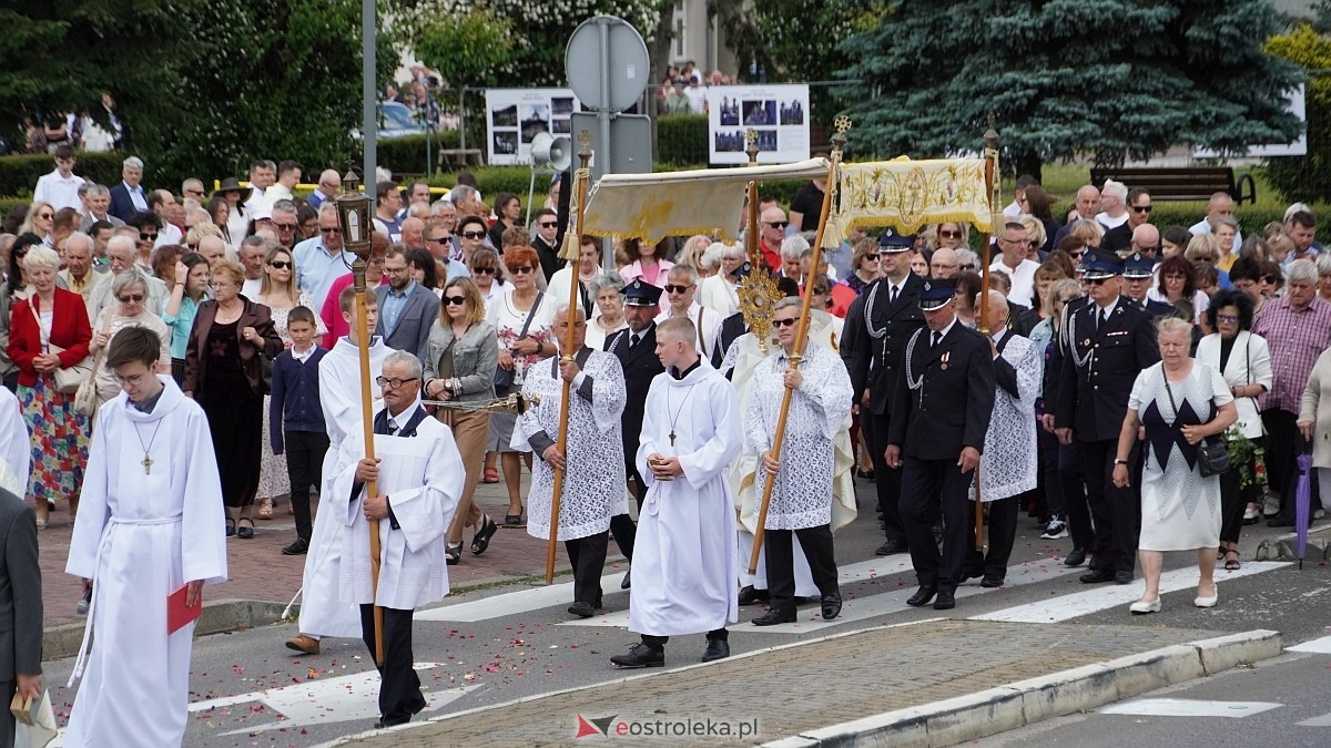 Procesja Bożego Ciała 2025 w kościele pw. Nawiedzenia NMP [19.06.2026] - zdjęcie #156 - eOstroleka.pl