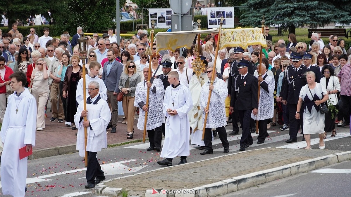 Procesja Bożego Ciała 2025 w kościele pw. Nawiedzenia NMP [19.06.2026] - zdjęcie #155 - eOstroleka.pl