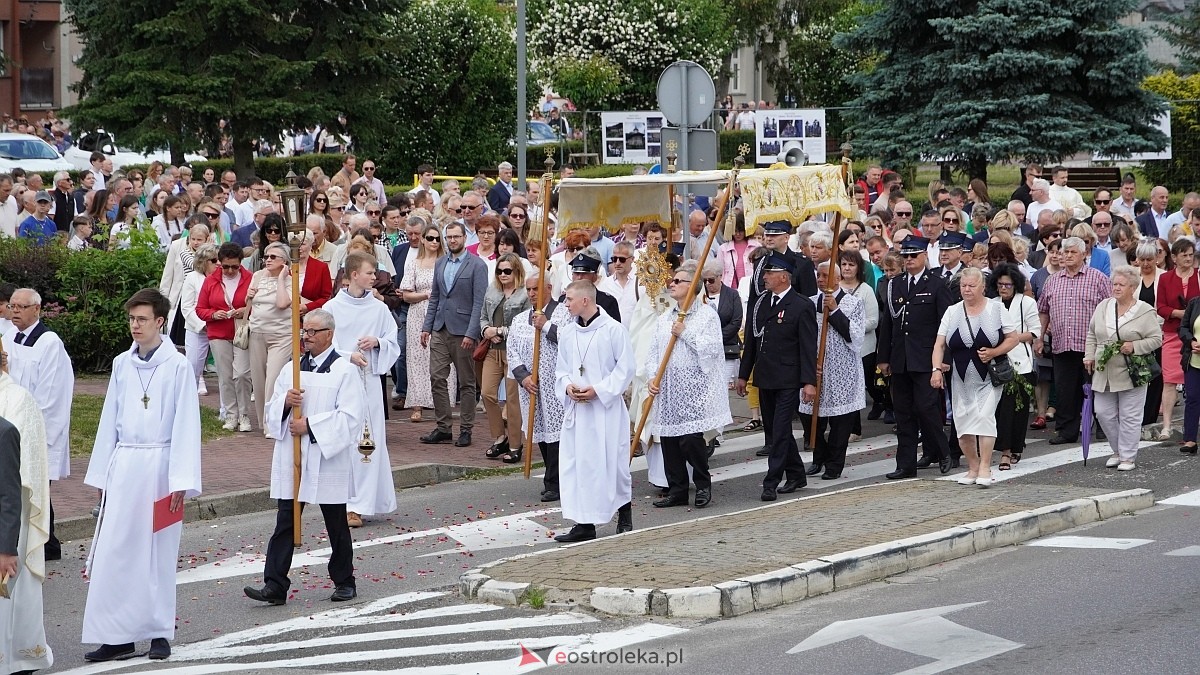 Procesja Bożego Ciała 2025 w kościele pw. Nawiedzenia NMP [19.06.2026] - zdjęcie #154 - eOstroleka.pl