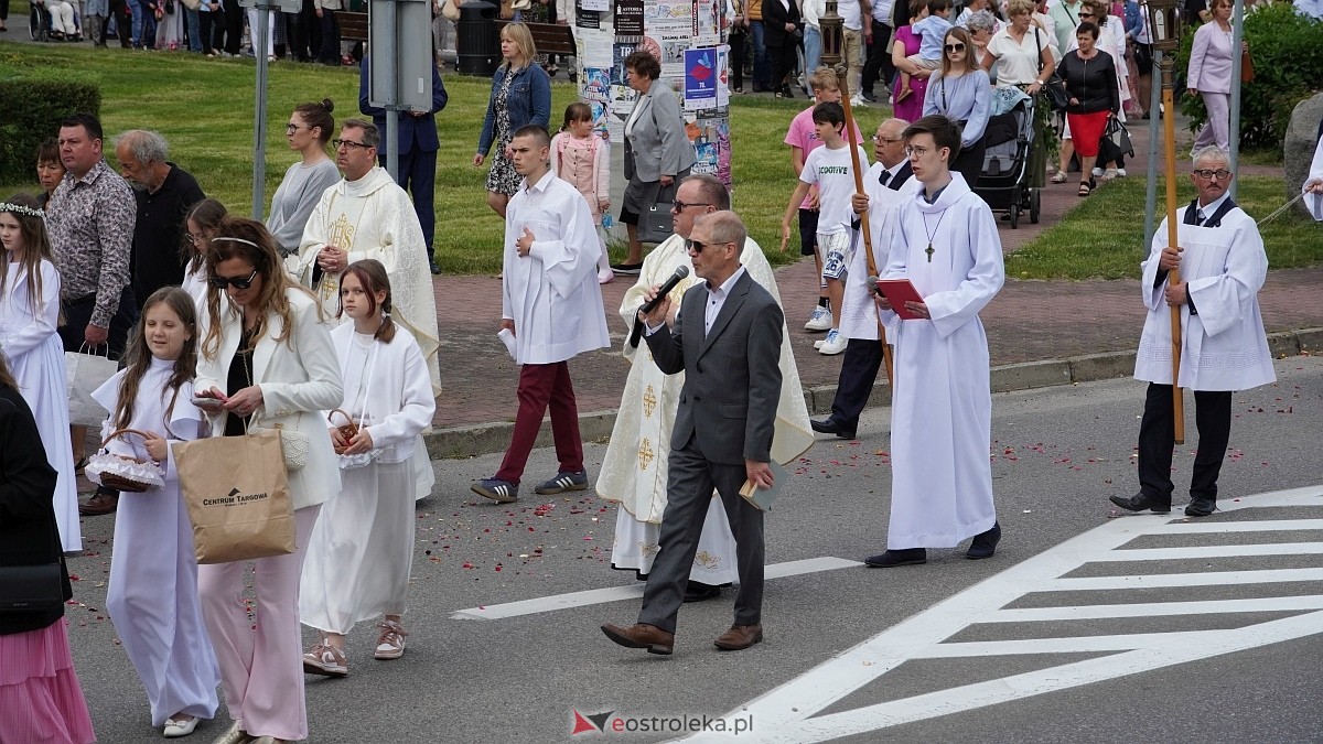 Procesja Bożego Ciała 2025 w kościele pw. Nawiedzenia NMP [19.06.2026] - zdjęcie #152 - eOstroleka.pl