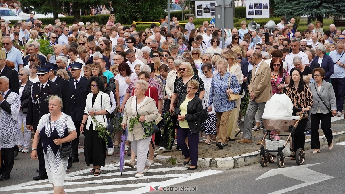 Procesja Bożego Ciała 2025 w kościele pw. Nawiedzenia NMP [19.06.2026] - zdjęcie #150 - eOstroleka.pl
