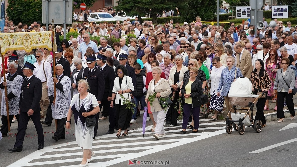 Procesja Bożego Ciała 2025 w kościele pw. Nawiedzenia NMP [19.06.2026] - zdjęcie #148 - eOstroleka.pl
