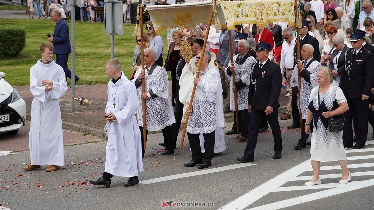 Procesja Bożego Ciała 2025 w kościele pw. Nawiedzenia NMP [19.06.2026] - zdjęcie #147 - eOstroleka.pl